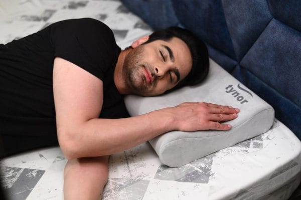 TYNOR CONTOURED CERVICAL PILLOW _UNIVERSAL_(B 19)